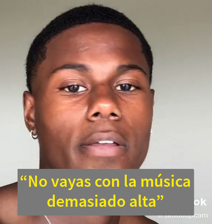 Este adolescente afroamericano cuenta las reglas no escritas que le impone su madre para que esté a salvo