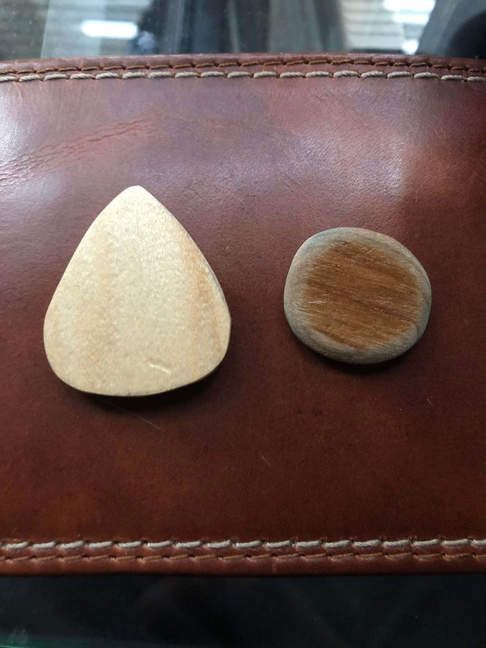 Pua De Guitarra De Madera Tras Un Año De Uso