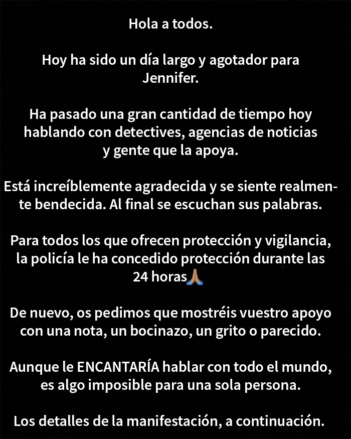 Esta madre negra puso un cartel contando cómo la amenazan sus vecinos blancos, y la comunidad salió en su ayuda