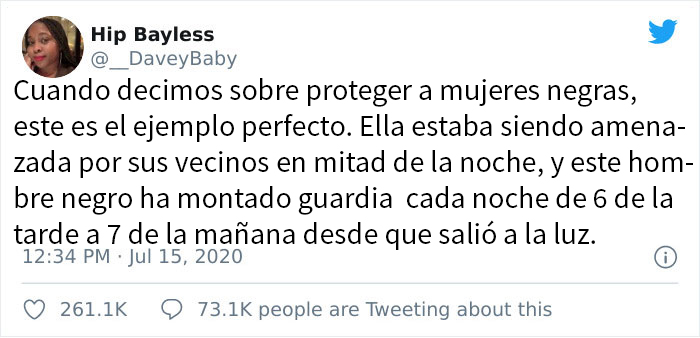 Esta madre negra puso un cartel contando cómo la amenazan sus vecinos blancos, y la comunidad salió en su ayuda