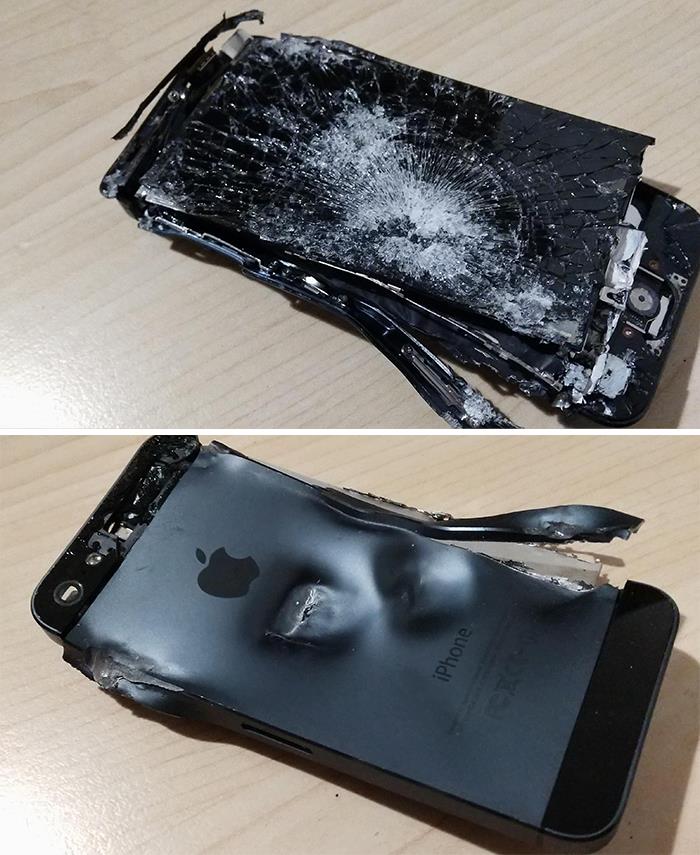 Mi Padre Es Testigo De Jehová. No Le Quise Dar La Contraseña Del Móvil Porque Estaba Escribiéndome Con Una Chica, Así Que Lo Destrozó Con Un Hacha Y Luego Me Pegó. Fue Hace 5 Años, Hoy Vivo Feliz Con Esa Chica