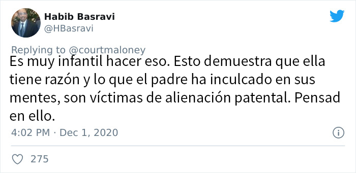900000 Personas en Twitter se parten de risa con este padre que borró a su ex-mujer de una foto familiar antes de publicarla