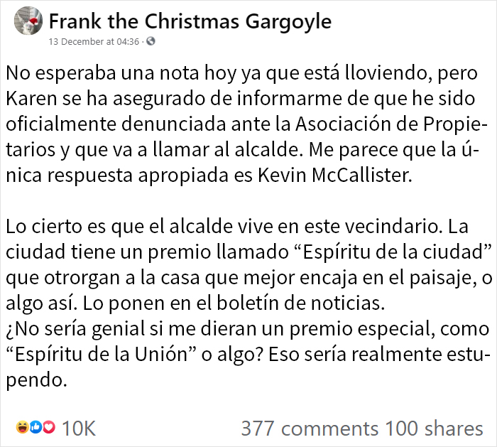 Una vecina deja notas quejándose de la decoración navideña de esta mujer, así que ella no para de añadir más