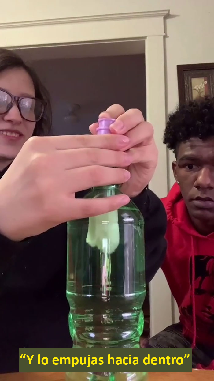 Esta tendencia de TikTok muestra la reacción de los hombres al ver cómo funciona un tampón, y su sorpresa demuestra que necesitan una mejor educación sexual