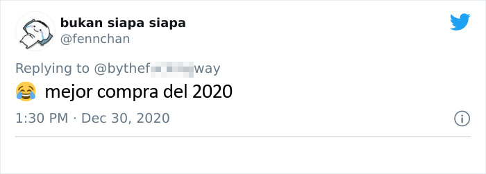 Un padre compra unos calcetines que parecen patas de gato y su hija comparte la divertida reacción del gato que se vuelve viral