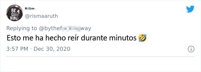 Un padre compra unos calcetines que parecen patas de gato y su hija comparte la divertida reacción del gato que se vuelve viral