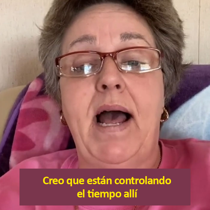 Teóricos de la conspiración afirman que la nieve en Texas es falsa y la queman para demostrar que no se derrite