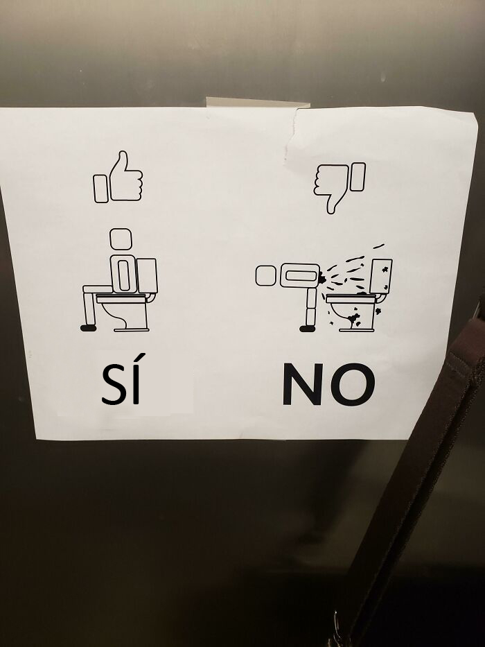 En el baño de hombres de mi lugar de trabajo