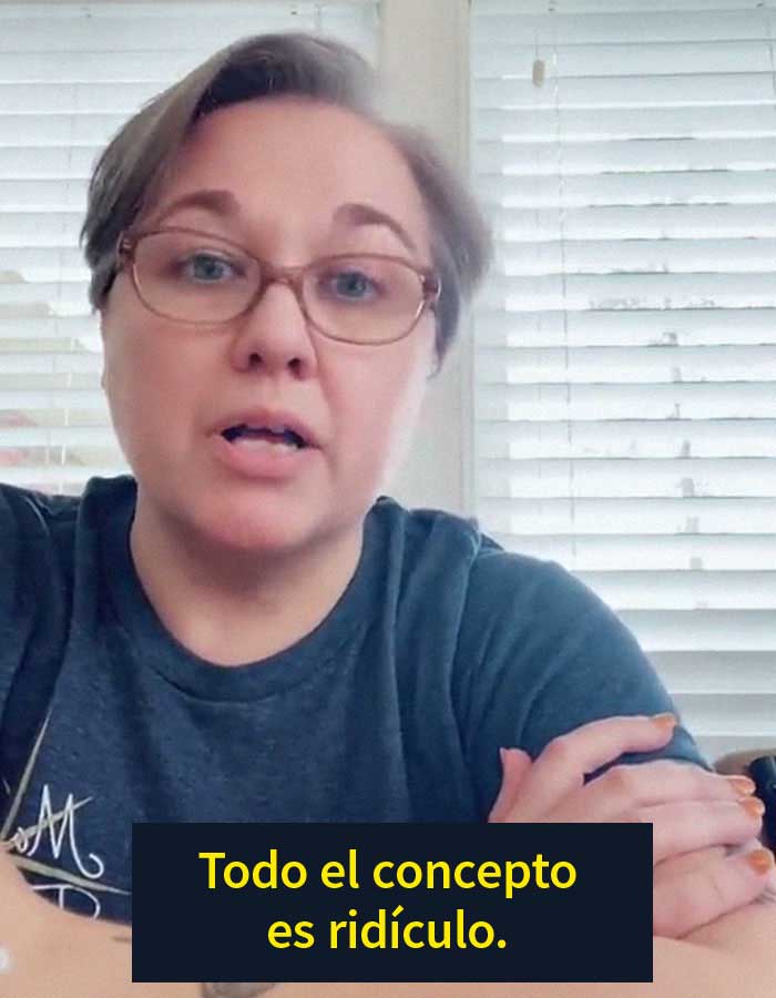 La gente aplaude a esta madre por enseñar a sus hijas que la virginidad no existe