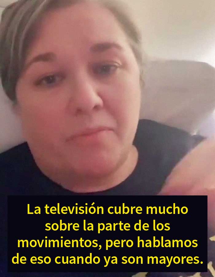La gente aplaude a esta madre por enseñar a sus hijas que la virginidad no existe