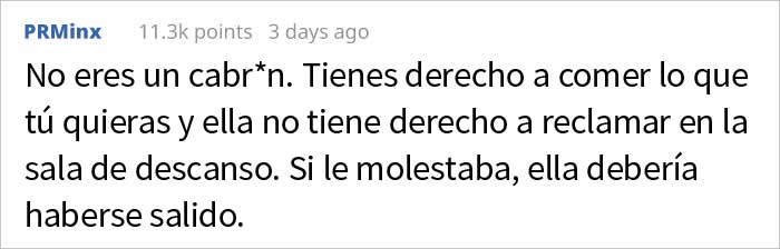 Esta persona inicia un debate en Internet después de que su compañera de trabajo vegana le pidiera que coma su hamburguesa afuera