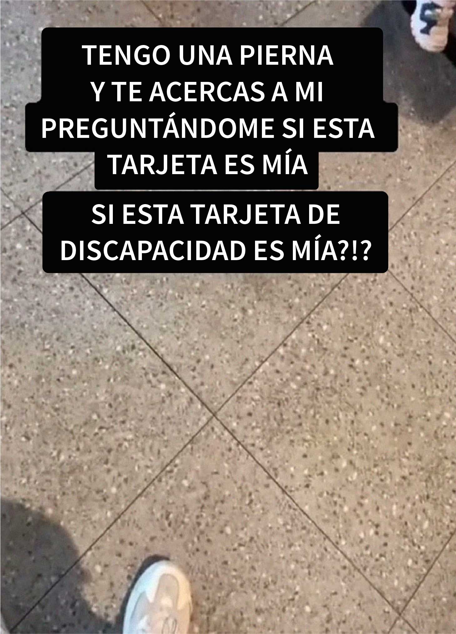 Este hombre con una sola pierna es cuestionado por aparcar en un lugar para discapacitados, así que se enfrenta a la 'Karen'