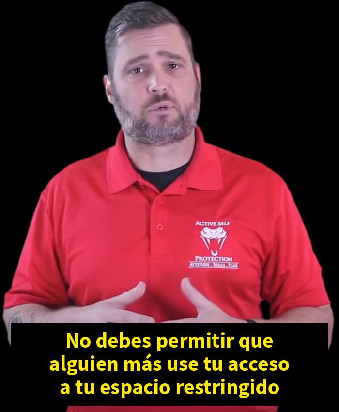 Este video muestra a una niña de 9 años burlando a un hombre sospechoso que la seguía hasta su casa, y se vuelve viral