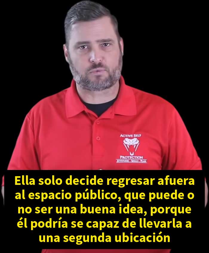 Este video muestra a una niña de 9 años burlando a un hombre sospechoso que la seguía hasta su casa, y se vuelve viral