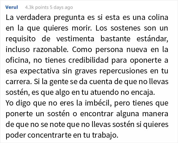 Esta mujer no lleva sostén en el trabajo a pesar de las quejas de sus compañeros, y pregunta si es idiota por ello
