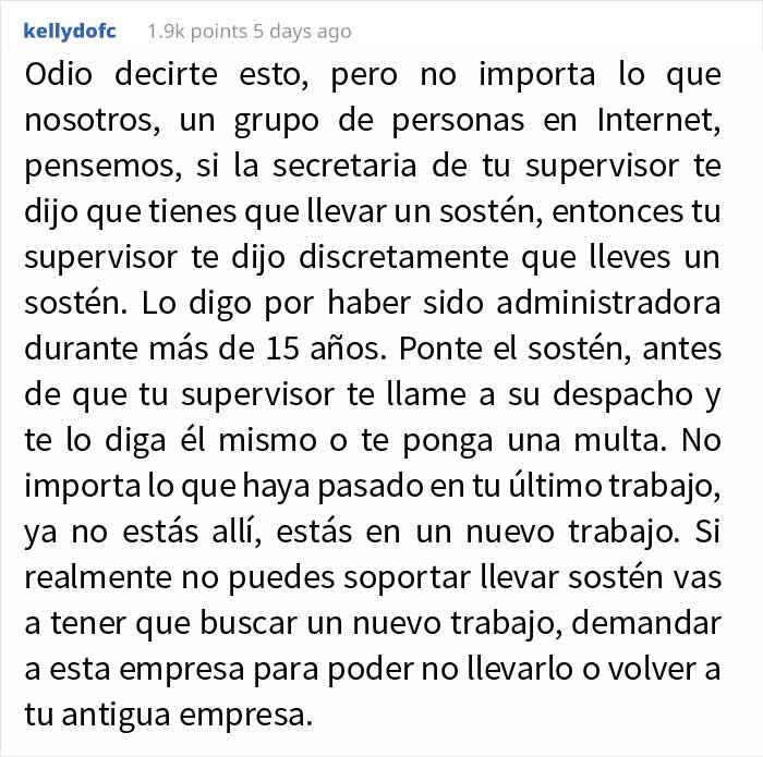 Esta mujer no lleva sostén en el trabajo a pesar de las quejas de sus compañeros, y pregunta si es idiota por ello