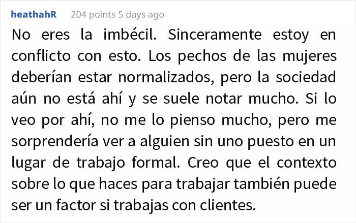 Esta mujer no lleva sostén en el trabajo a pesar de las quejas de sus compañeros, y pregunta si es idiota por ello