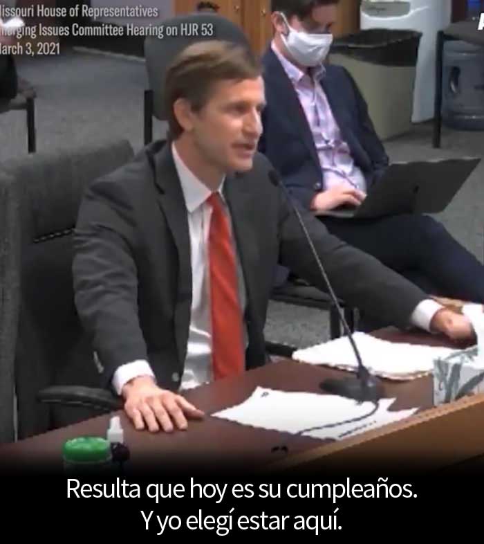 "Tenía un hijo que no sonreía": Un padre cristiano explica cómo aprendió a aceptar a su hija trans en un discurso desgarrador