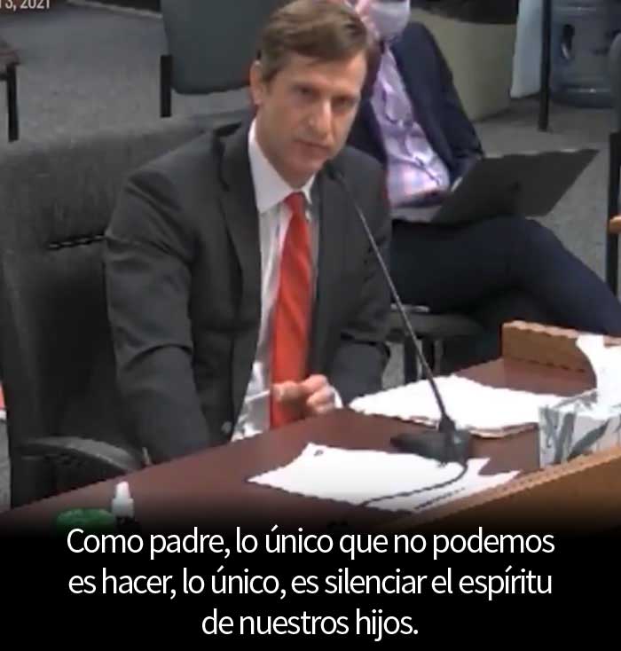 "Tenía un hijo que no sonreía": Un padre cristiano explica cómo aprendió a aceptar a su hija trans en un discurso desgarrador