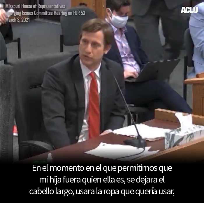 "Tenía un hijo que no sonreía": Un padre cristiano explica cómo aprendió a aceptar a su hija trans en un discurso desgarrador