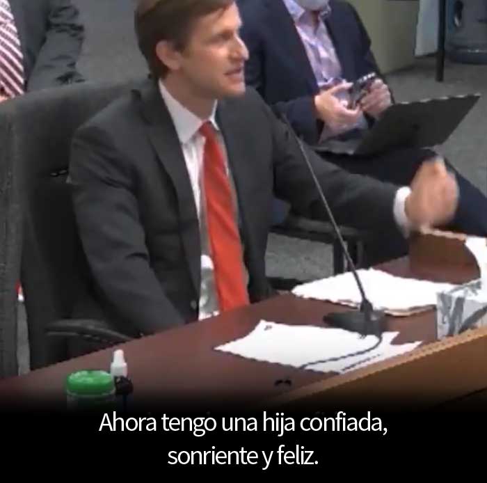 "Tenía un hijo que no sonreía": Un padre cristiano explica cómo aprendió a aceptar a su hija trans en un discurso desgarrador