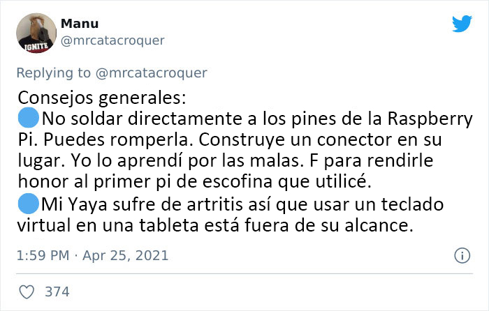 Este hombre construyó un dispositivo de comunicación para que a su abuela le sea más fácil de usar que un teléfono, y se hace viral