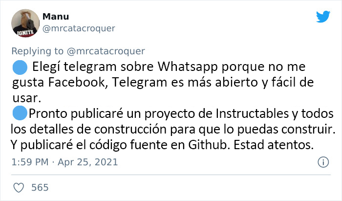 Este hombre construyó un dispositivo de comunicación para que a su abuela le sea más fácil de usar que un teléfono, y se hace viral