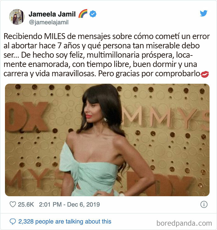 La actriz Jameela Jamil celebra su exitosa vida sin hijos, encoge los haters