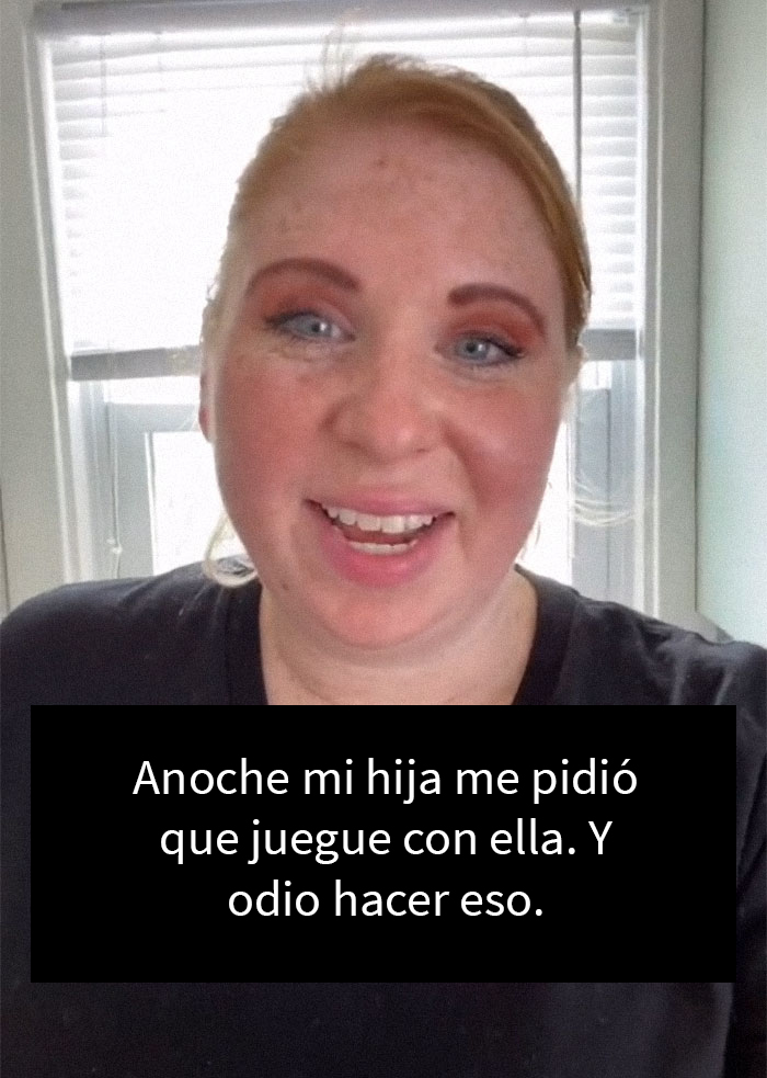 Se vuelve viral la honesta revelación de una madre a quien no le gusta jugar a las Barbies con su hija