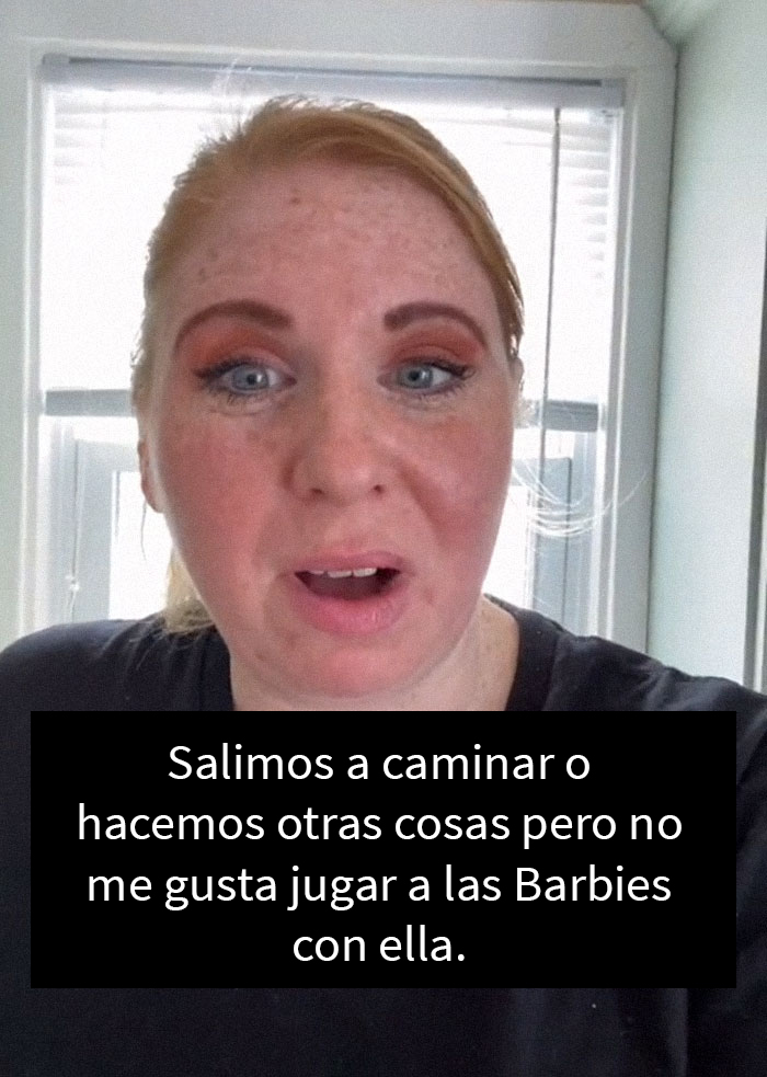 Se vuelve viral la honesta revelación de una madre a quien no le gusta jugar a las Barbies con su hija