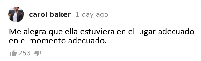 Esta reportera informaba sobre un cachorro robado cuando lo vio en la calle, siendo paseado por quien lo robó