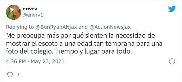 Este instituto eliminó todo rastro de escote en las fotos de 80 chicas en el anuario, y los padres no están contentos