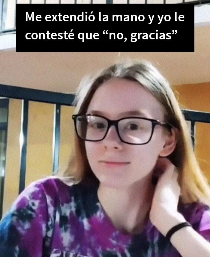 Un hombre intentaba ligar con esta adolescente hasta que ella le dice que está grabando un video en directo