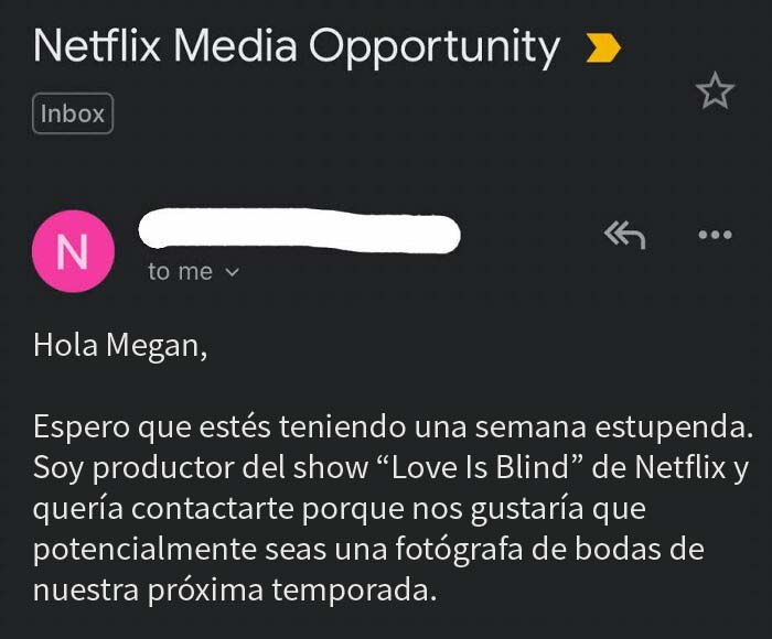 Esta fotógrafa compartió capturas de pantalla de la productora de "El amor es ciego" de Netflix que le ofreció trabajo no remunerado en 5 bodas
