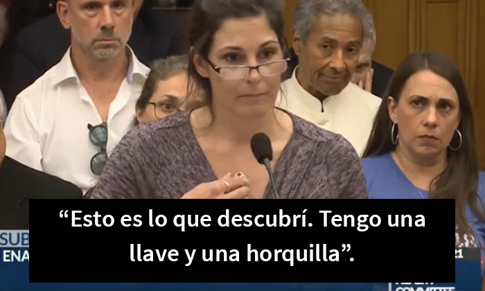 Esta enfermera antivacunas lleva objetos de metal al estrado para demostrar que se volvió magnética a causa de la vacuna y se convierte en un hazmerreír
