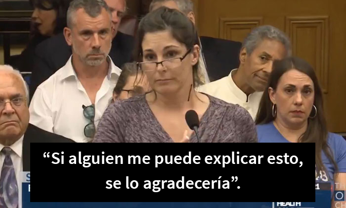 Esta enfermera antivacunas lleva objetos de metal al estrado para demostrar que se volvió magnética a causa de la vacuna y se convierte en un hazmerreír