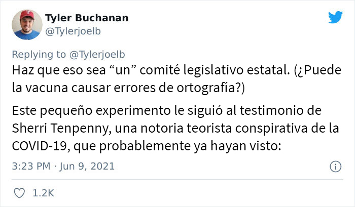 Esta enfermera antivacunas lleva objetos de metal al estrado para demostrar que se volvió magnética a causa de la vacuna y se convierte en un hazmerreír