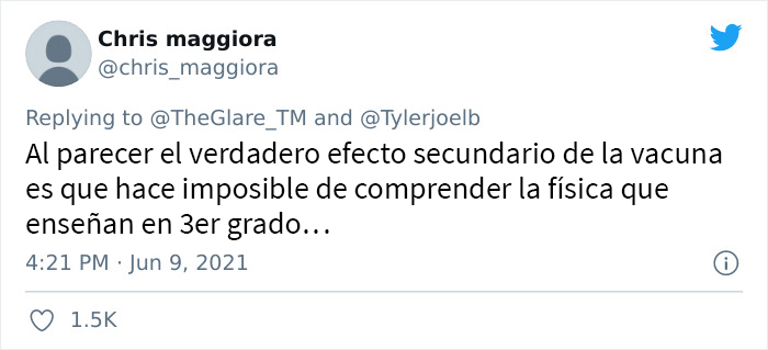 Esta enfermera antivacunas lleva objetos de metal al estrado para demostrar que se volvió magnética a causa de la vacuna y se convierte en un hazmerreír