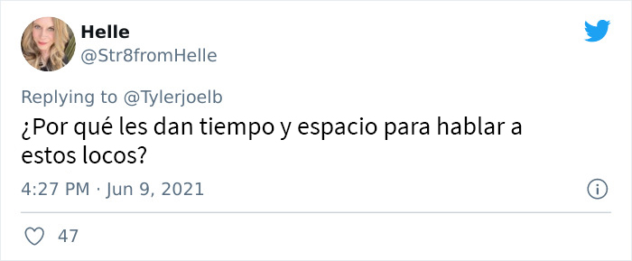 Esta enfermera antivacunas lleva objetos de metal al estrado para demostrar que se volvió magnética a causa de la vacuna y se convierte en un hazmerreír