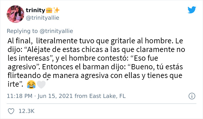 Este heroico barman se vuelve viral por darles una cuenta falsa con una nota a 2 chicas siendo molestadas