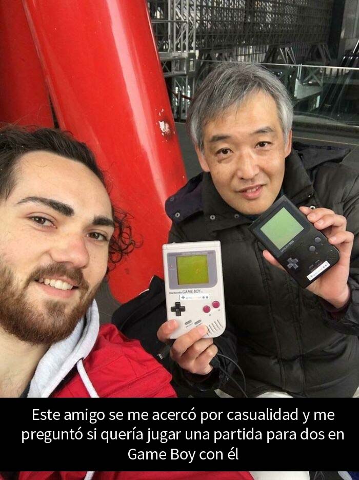 Mientras esperaba en la estación de Kioto, este tipo me preguntó si quería jugar al Game Boy para dos jugadores con él. 30 minutos bien invertidos