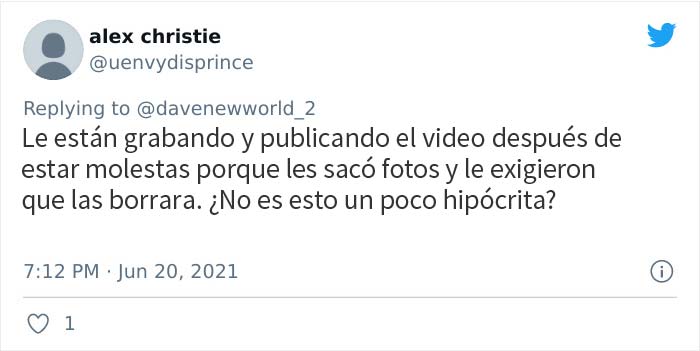 Esta mujer se enfrentó a un pervertido que hacía fotos a ella y a su amiga en la piscina y divide a Internet