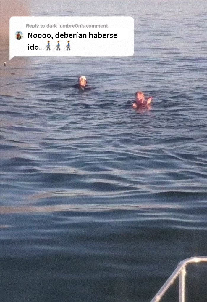 Estos homófobos pidieron socorro a los tripulantes del bote del Orgullo al que estaban acosando tras explotar su propia embarcación