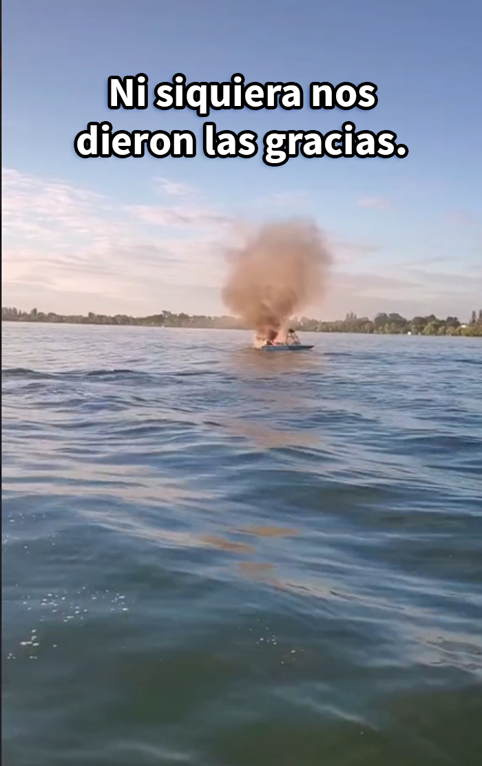 Estos homófobos pidieron socorro a los tripulantes del bote del Orgullo al que estaban acosando tras explotar su propia embarcación