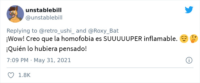 Estos homófobos pidieron socorro a los tripulantes del bote del Orgullo al que estaban acosando tras explotar su propia embarcación