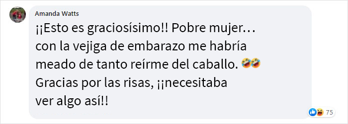 Este divertido caballo se coló en una sesión de fotos de embarazo mostrando su sonrisa más contagiosa y se hizo viral