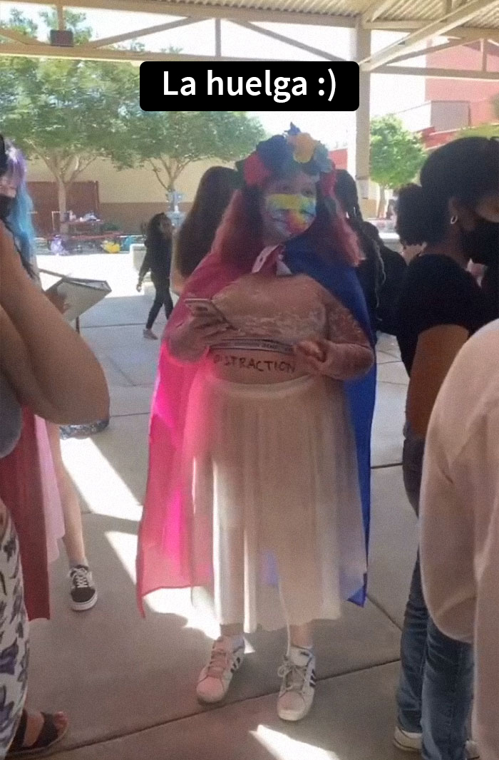 “Enseñen a los chicos a concentrarse y no a las chicas a cubrirse”: Esta protesta de adolescentes contra el código de vestimenta "sexista" se vuelve viral