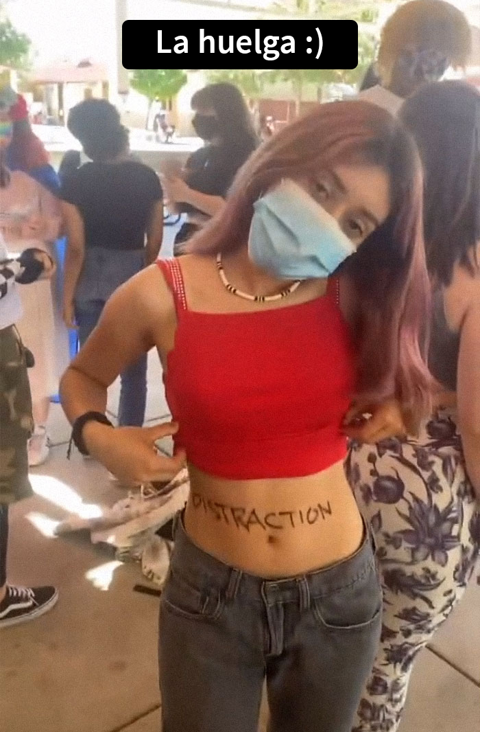 “Enseñen a los chicos a concentrarse y no a las chicas a cubrirse”: Esta protesta de adolescentes contra el código de vestimenta "sexista" se vuelve viral