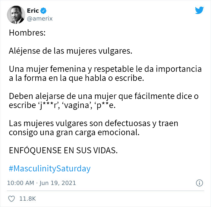 Este hombre afirma que las mujeres “vulgares” son defectuosas y que los hombres deberían alejarse de ellas, pero se burlan de él en los comentarios