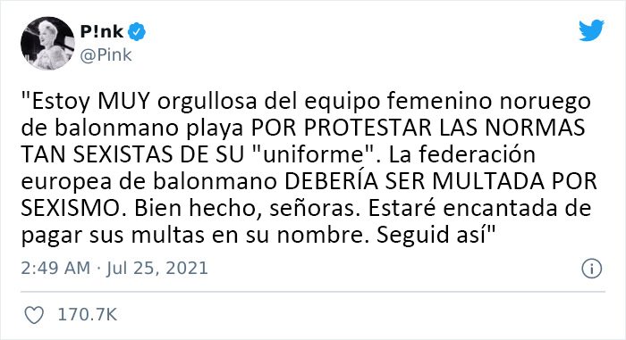 Pink se ofrece a pagar una multa "sexista" a un equipo de balonmano playa femenino que llevó pantalones cortos a un partido en lugar de bikini